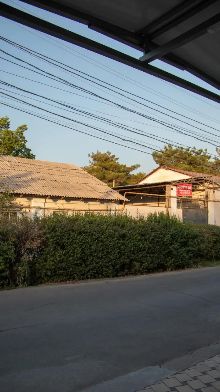 2 qavatli uy − 856 m², 6 sot.