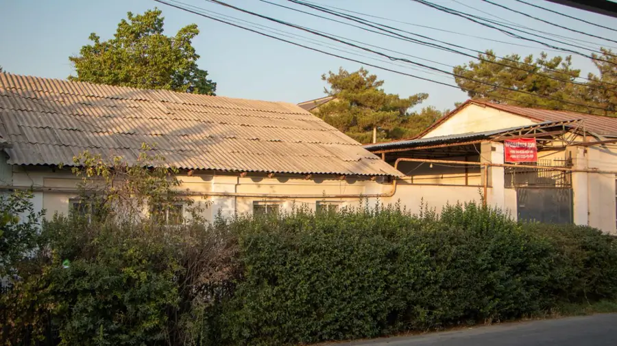 2 qavatli uy − 856 m², 6 sot.