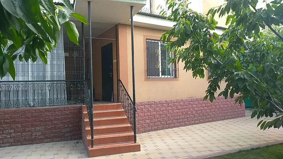 5 dan ortiq xonali kvartira − 100 m², 1/5 qavat