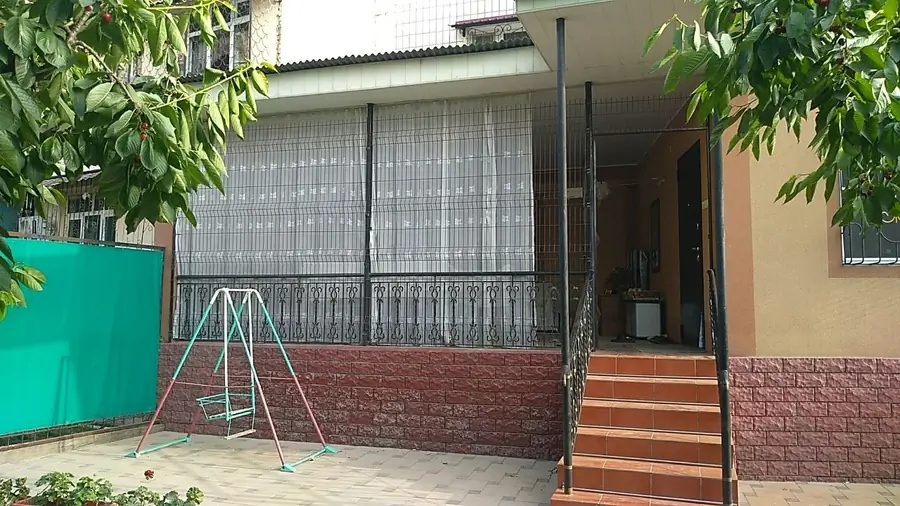 5 dan ortiq xonali kvartira − 100 m², 1/5 qavat