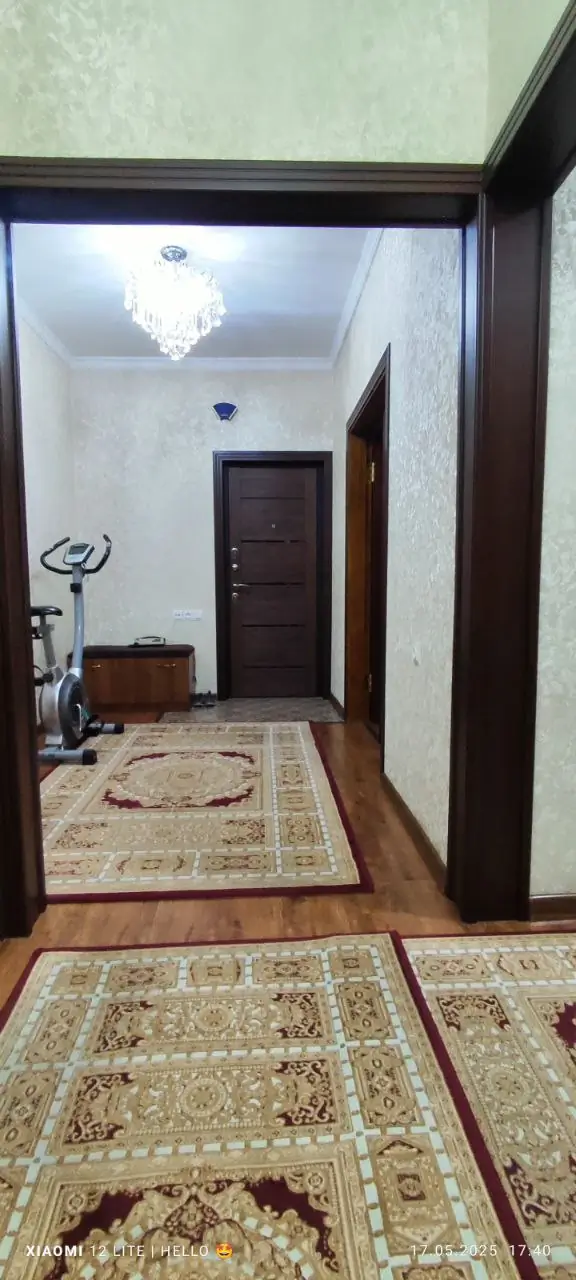 5 dan ortiq xonali kvartira − 100 m², 1/5 qavat