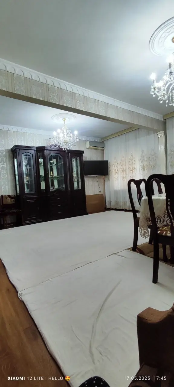 Более 5 xonali kvartira sotiladi − 100 m²