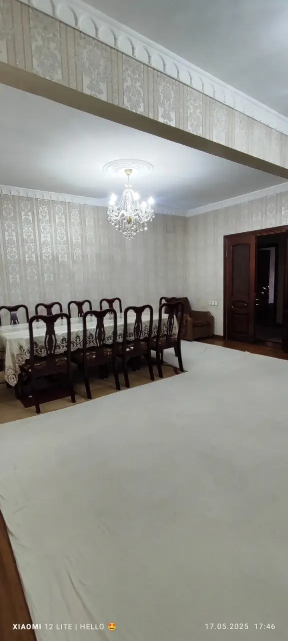 Более 5 xonali kvartira sotiladi − 100 m²