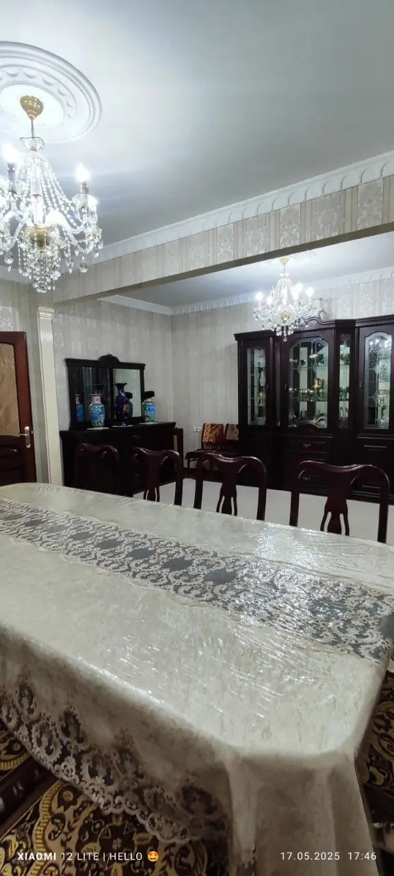 Более 5 xonali kvartira sotiladi − 100 m²