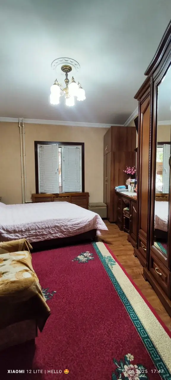 Более 5 xonali kvartira sotiladi − 100 m²