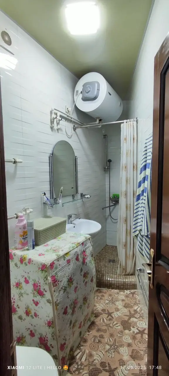 Более 5 xonali kvartira sotiladi − 100 m²