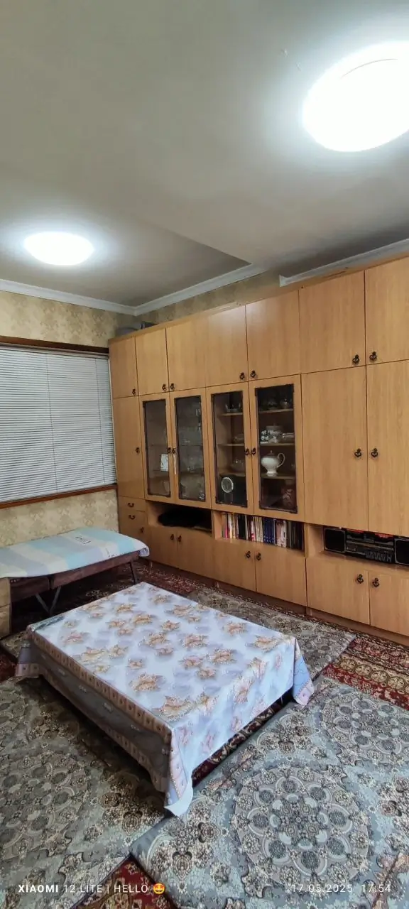 Более 5 xonali kvartira sotiladi − 100 m²