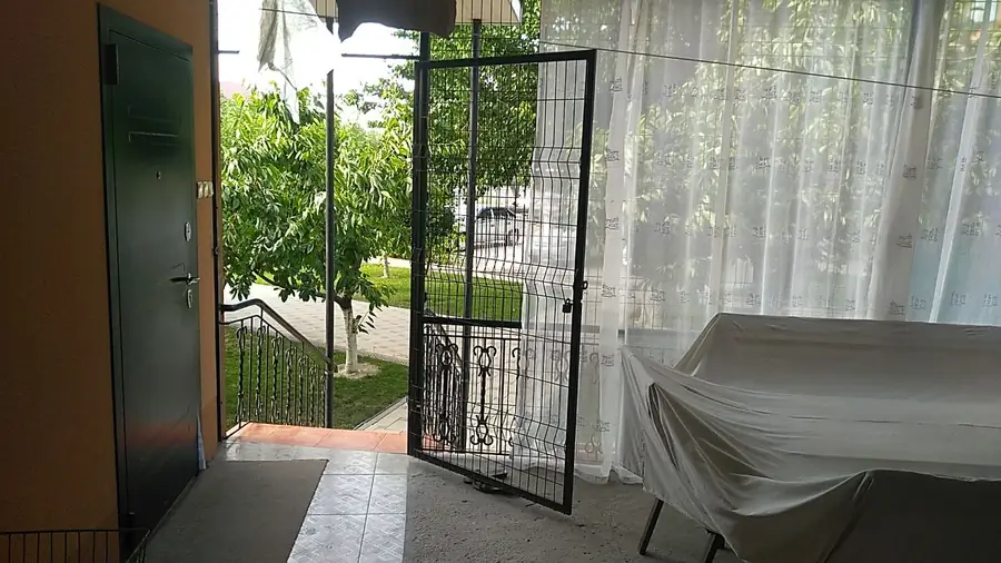 Более 5 xonali kvartira sotiladi − 100 m²