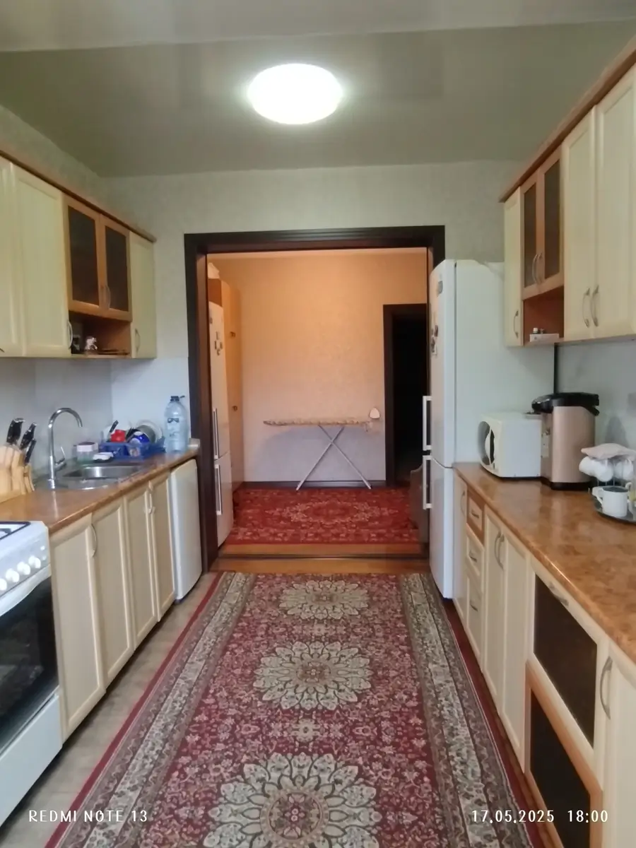 Более 5 xonali kvartira sotiladi − 100 m²