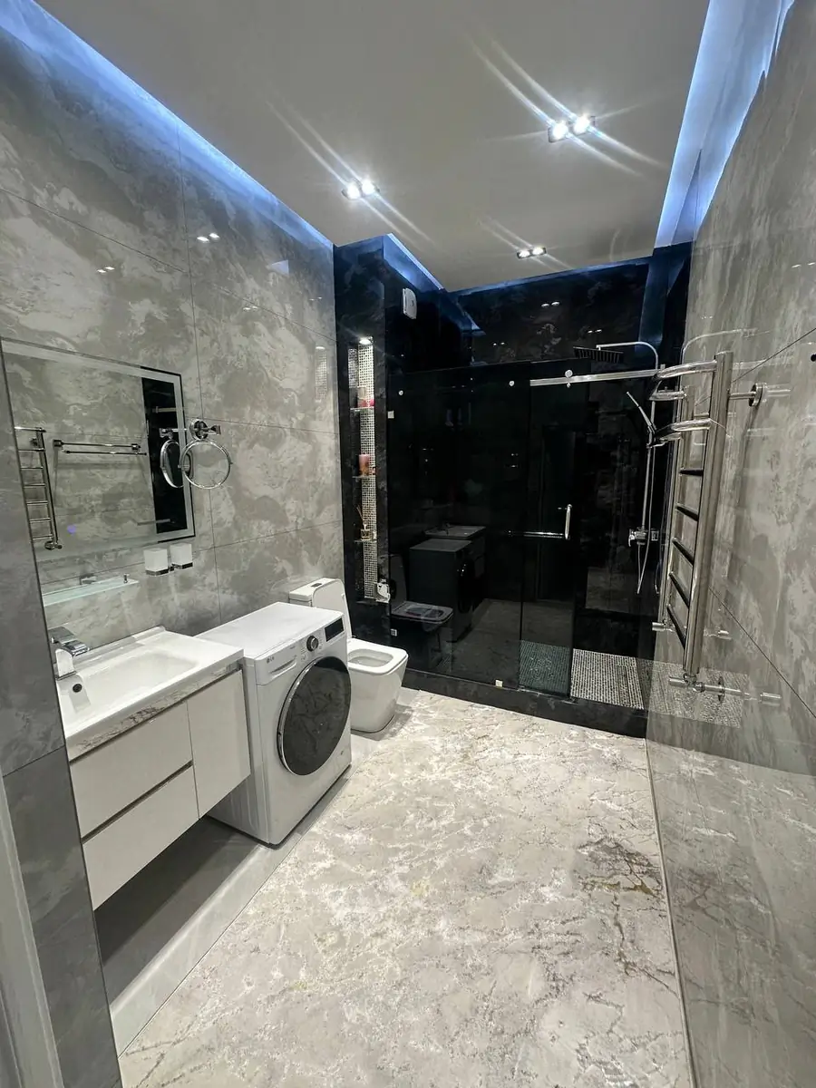 4 xonali kvartira sotiladi − 127 m²