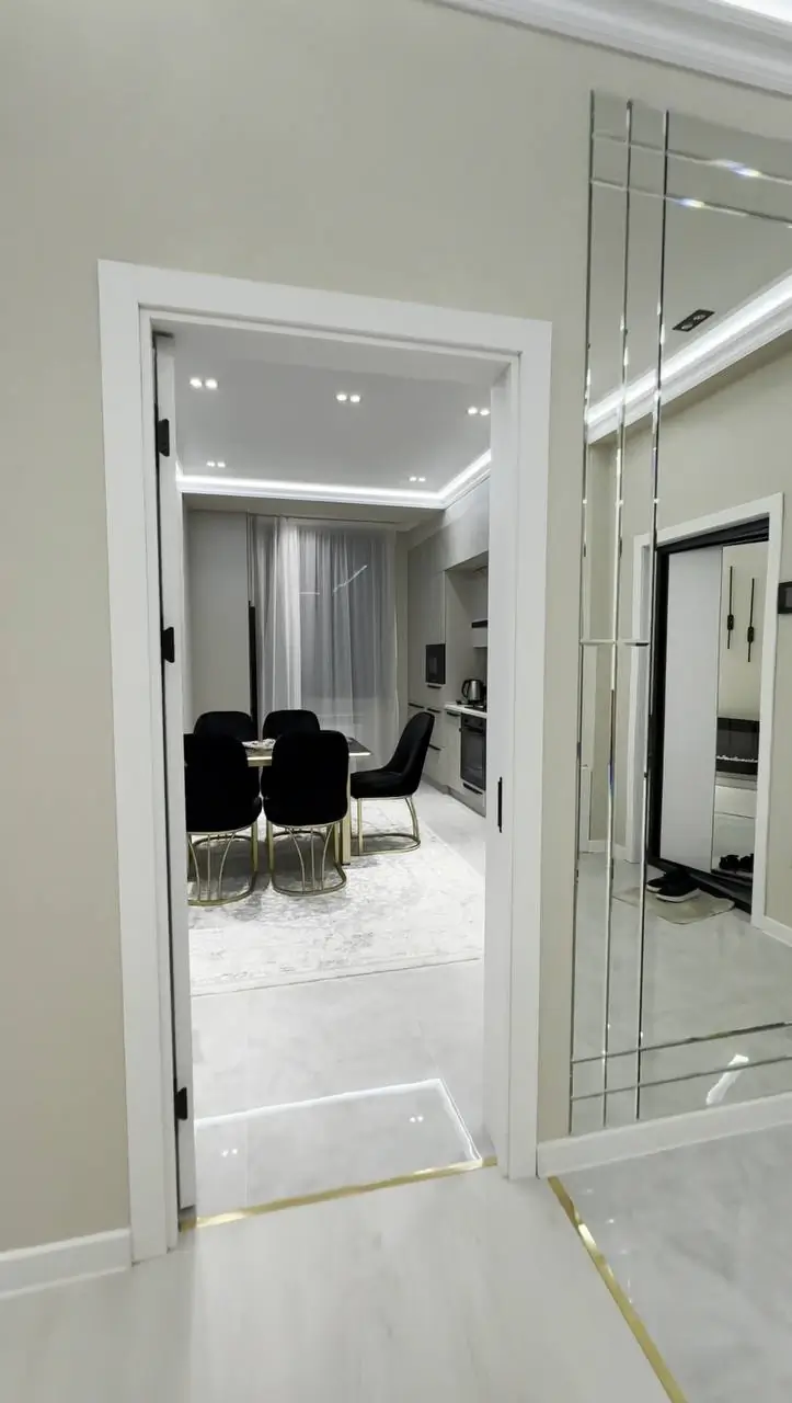 3 xonali kvartira sotiladi − 106 m²