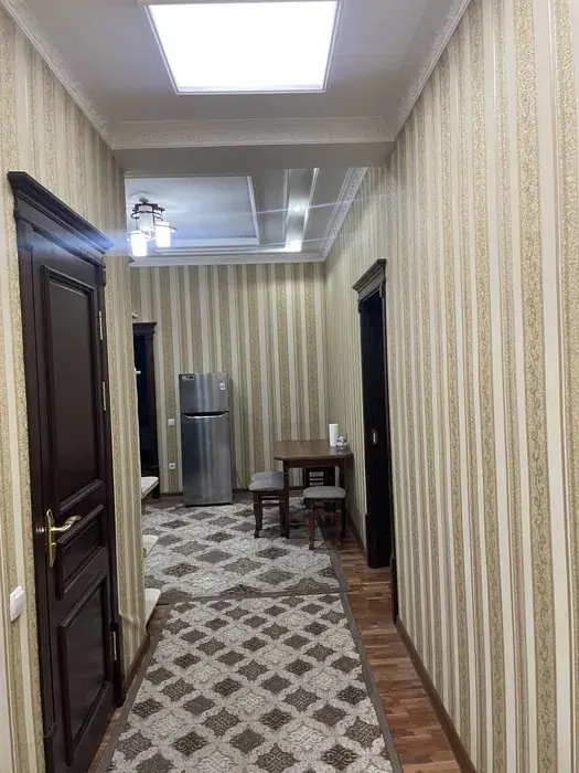 Сдается 3-комнатная квартира − 93 м²