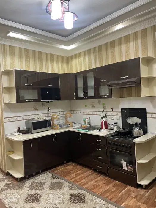 Сдается 3-комнатная квартира − 93 м²