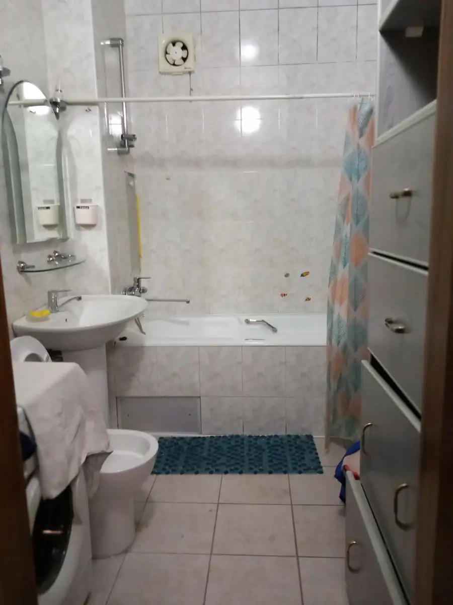 Сдается 3-комнатная квартира − 100 м²