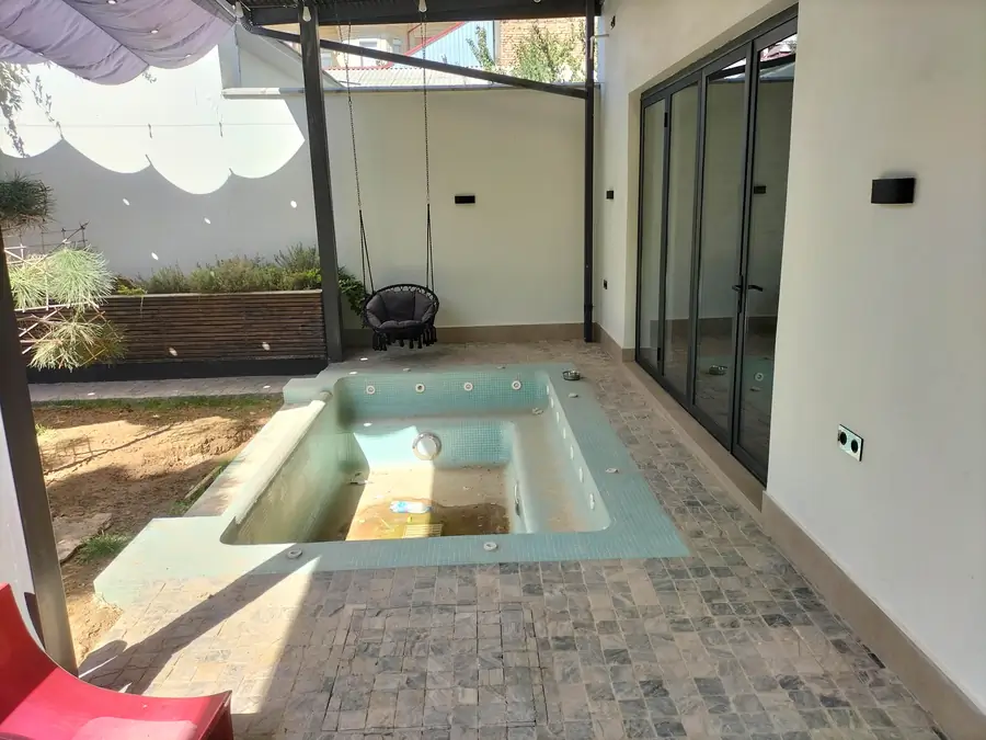 2 qavatli uy sotiladi − 200 m²