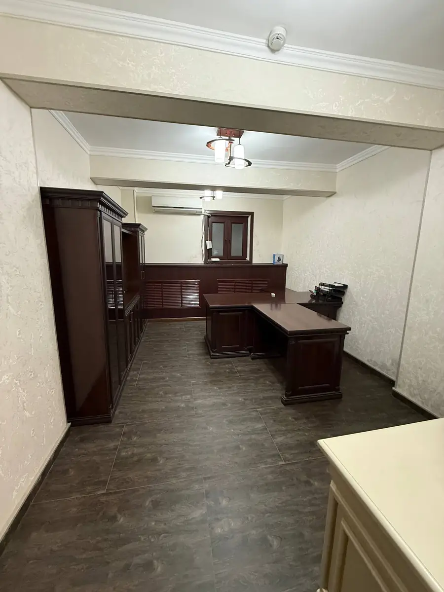 Ofis − 100 m², -1/4 qavat