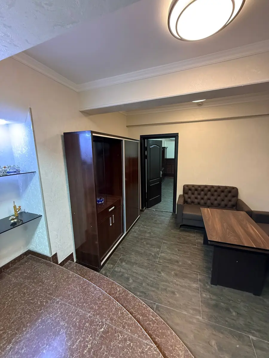 Ofis − 100 m², -1/4 qavat