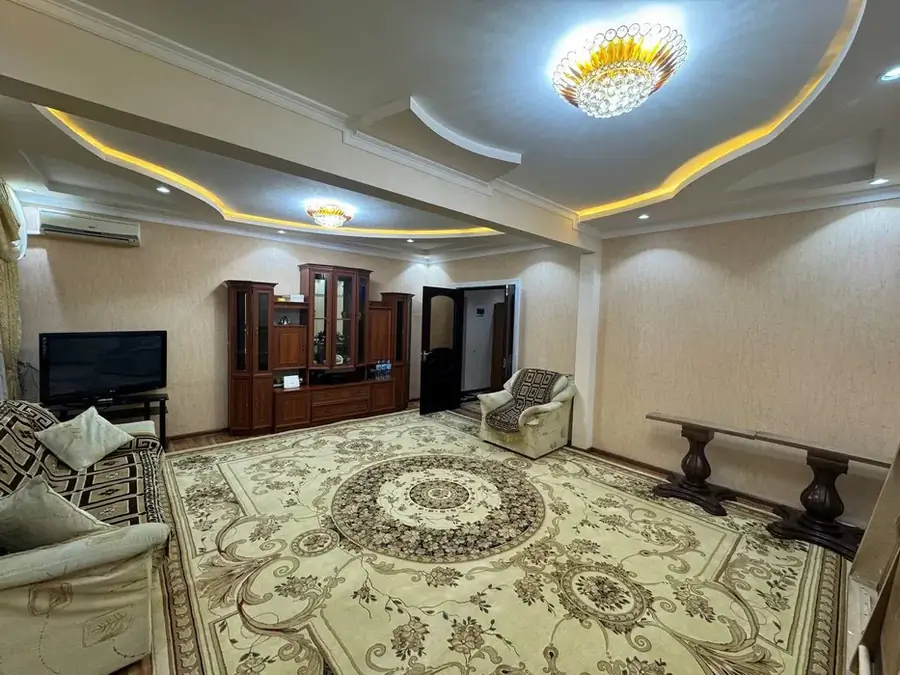 5 dan ortiq xonali kvartira − 120 m², 3/5 qavat