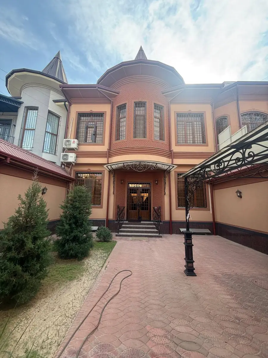 2 qavatli uy − 250 m², 2.5 sot.