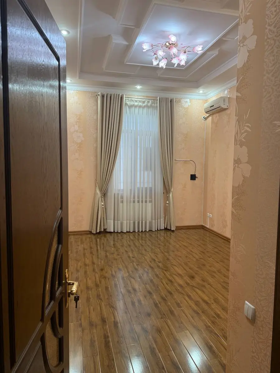 Ijaraga 2 qavatli uy − 250 m²