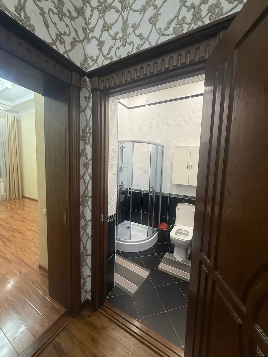 Ijaraga 2 qavatli uy − 250 m²