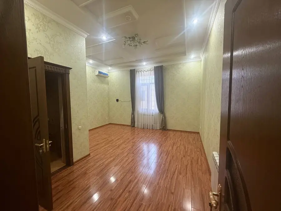 Ijaraga 2 qavatli uy − 250 m²