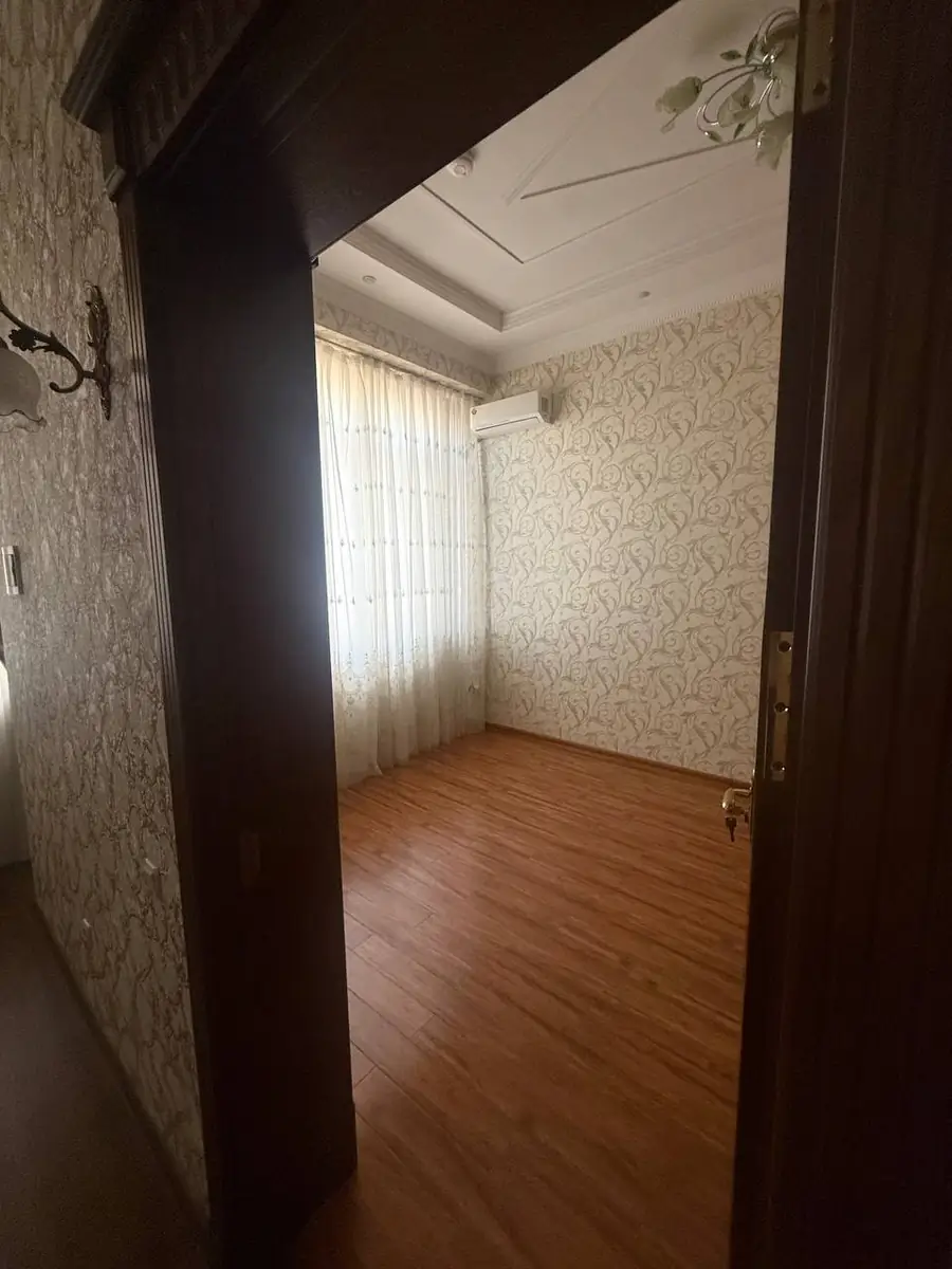 Ijaraga 2 qavatli uy − 250 m²