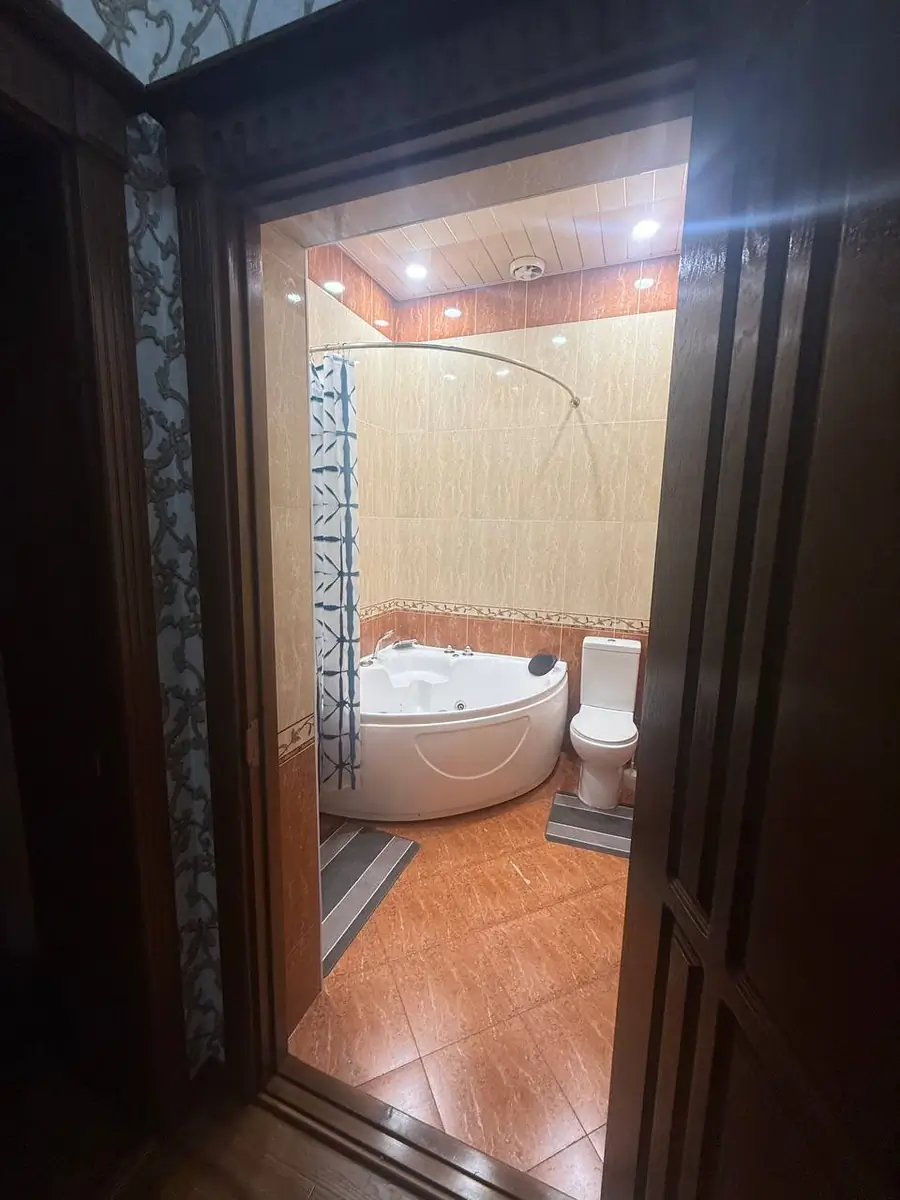 Ijaraga 2 qavatli uy − 250 m²