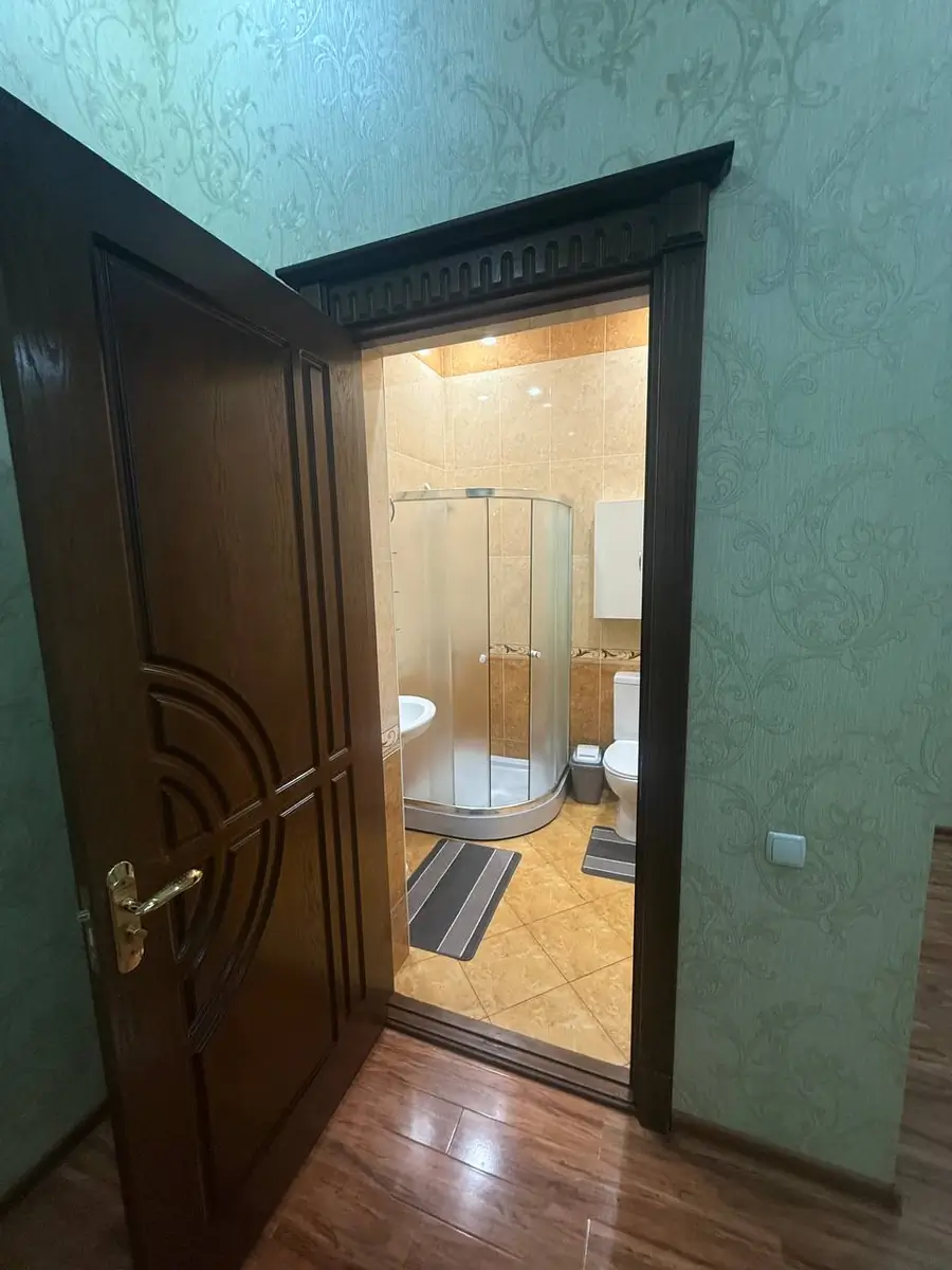 Ijaraga 2 qavatli uy − 250 m²