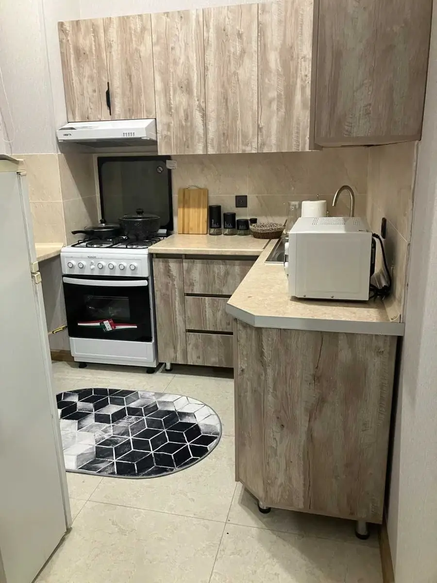 5 dan ortiq xonali kvartira − 150 m², 2/5 qavat