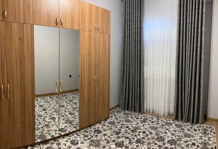 5 dan ortiq xonali kvartira − 150 m², 2/5 qavat