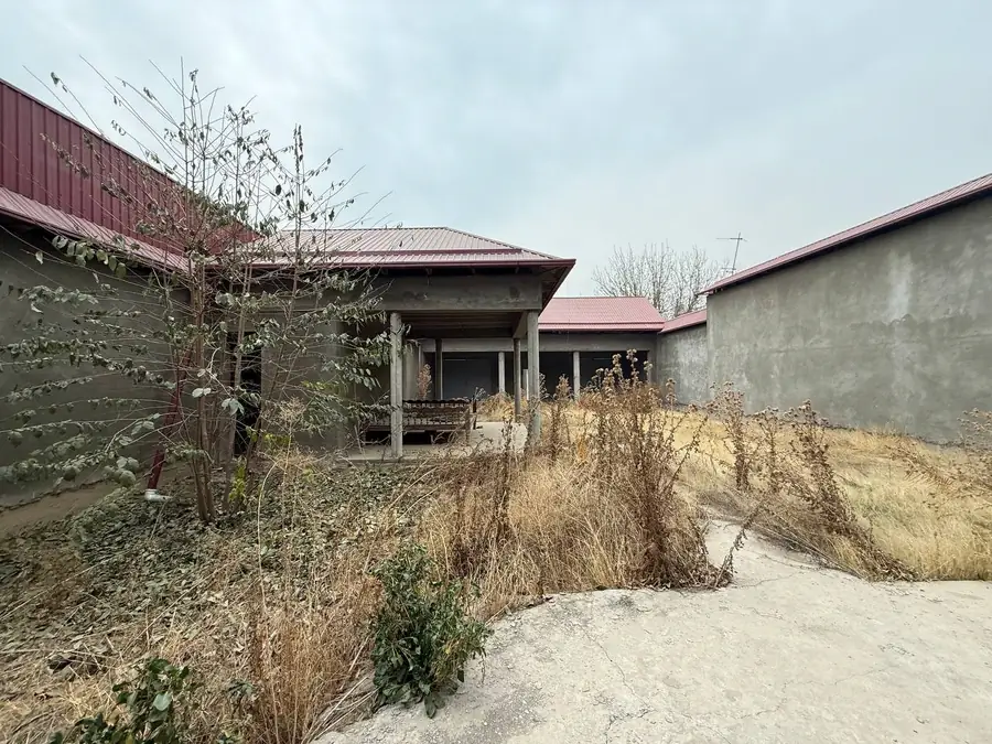 2 qavatli uy − 350 m², 9 sot.