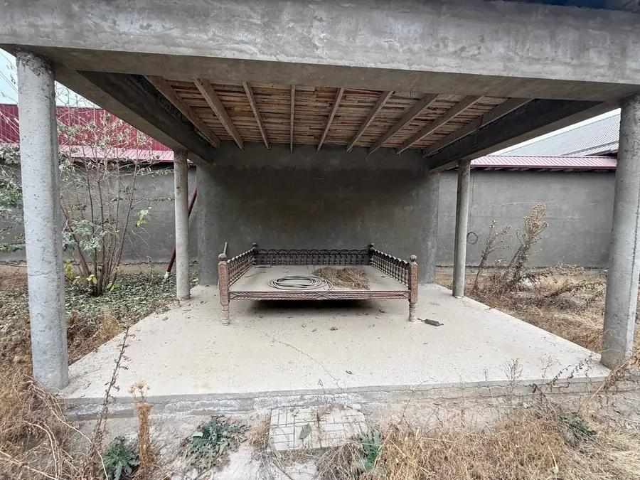 2 qavatli uy − 350 m², 9 sot.