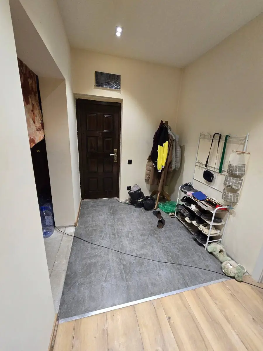 4 xonali kvartira sotiladi − 95 m²