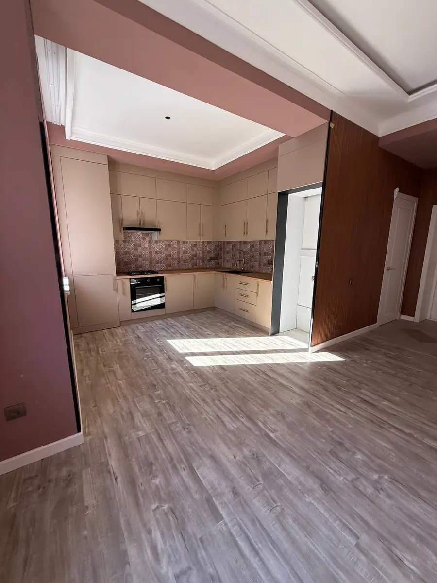 5 dan ortiq xonali kvartira − 96 m², 1/5 qavat