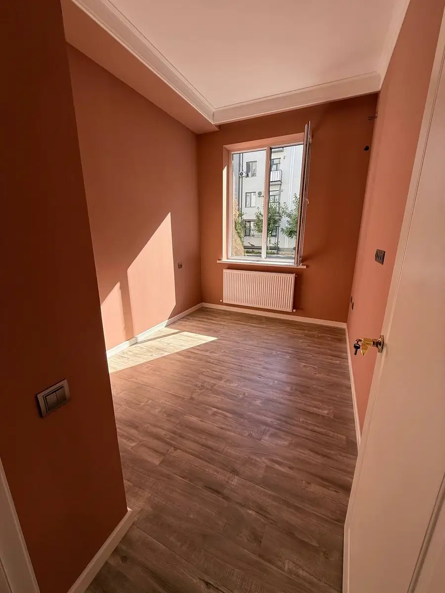 5 dan ortiq xonali kvartira − 96 m², 1/5 qavat