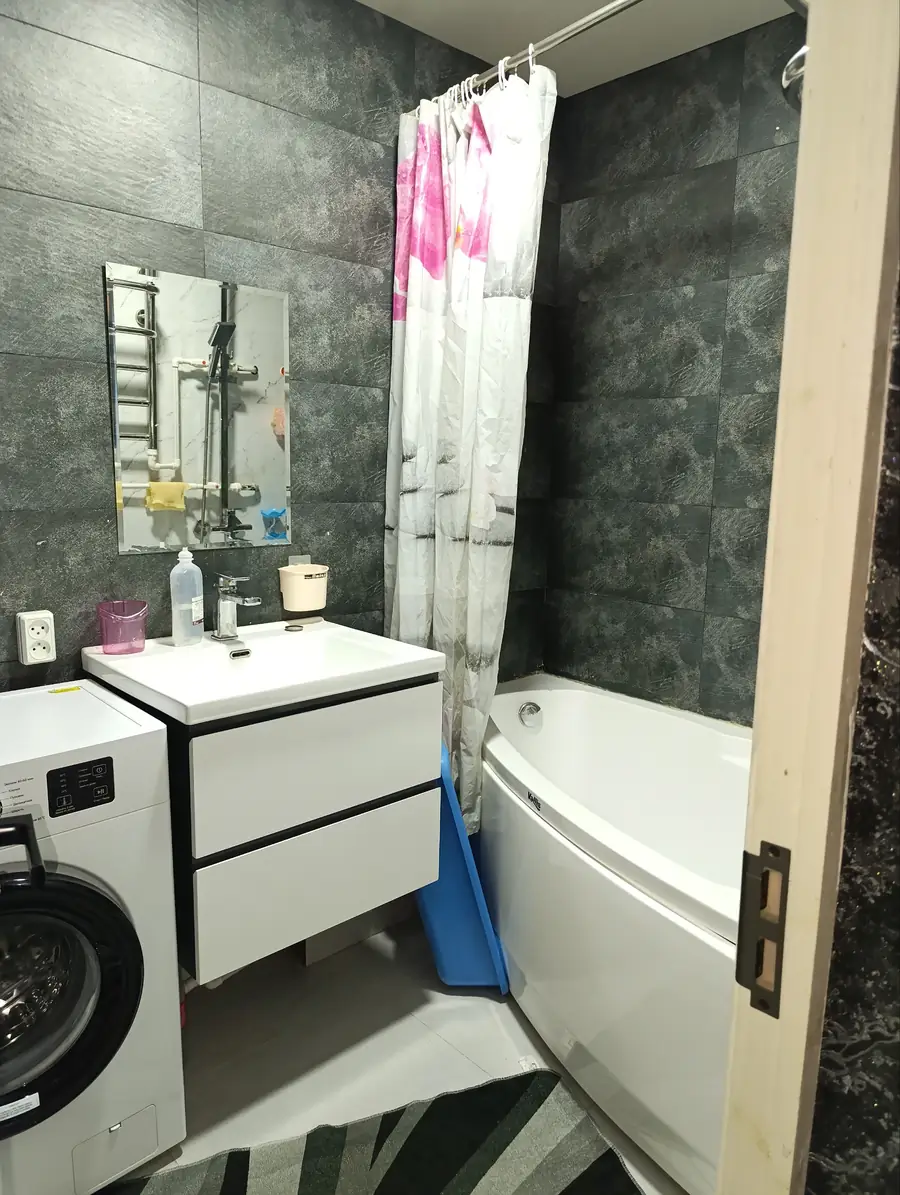 2 xonali kvartira sotiladi − 60 m²