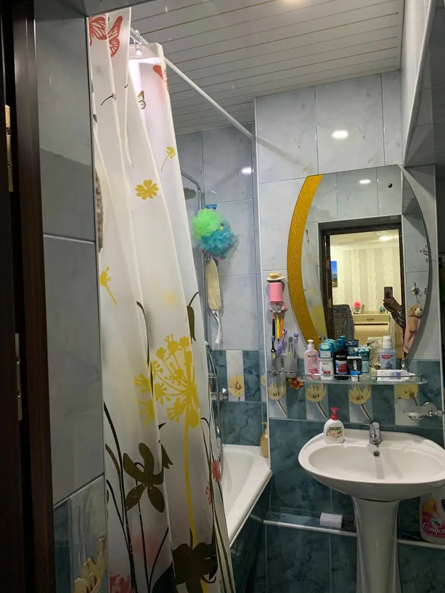 4 xonali kvartira sotiladi − 115 m²