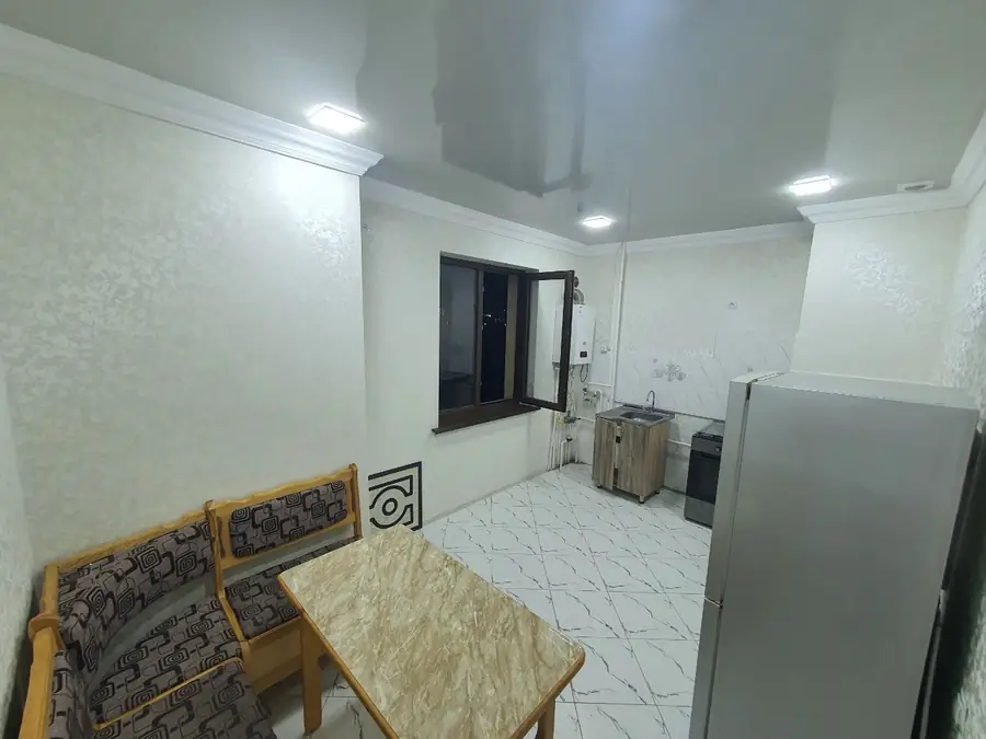 3 xonali kvartira sotiladi − 73 m²