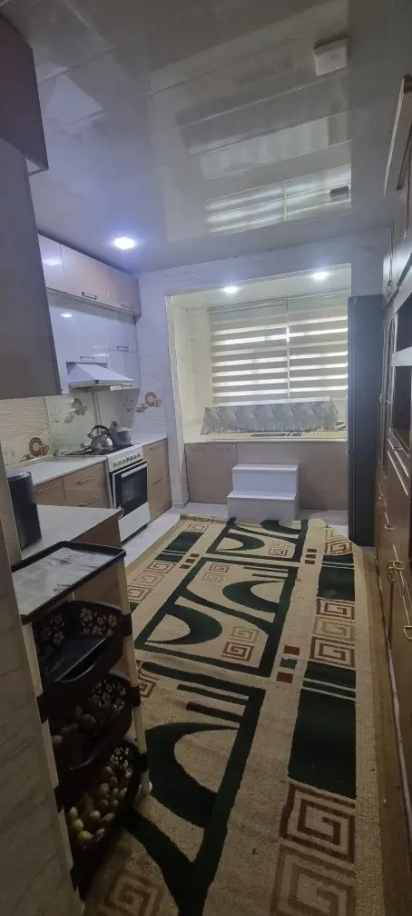 3 xonali kvartira sotiladi − 80 m²