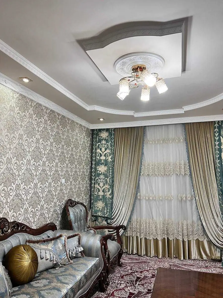 4 xonali kvartira sotiladi − 78 m²