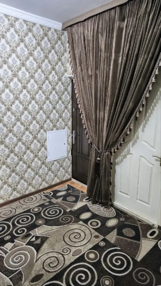 4 xonali kvartira sotiladi − 84 m²