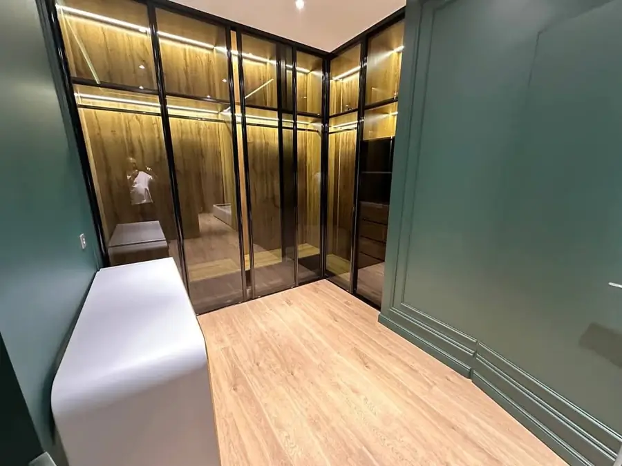 Продается 3-комнатная квартира − 105 м²