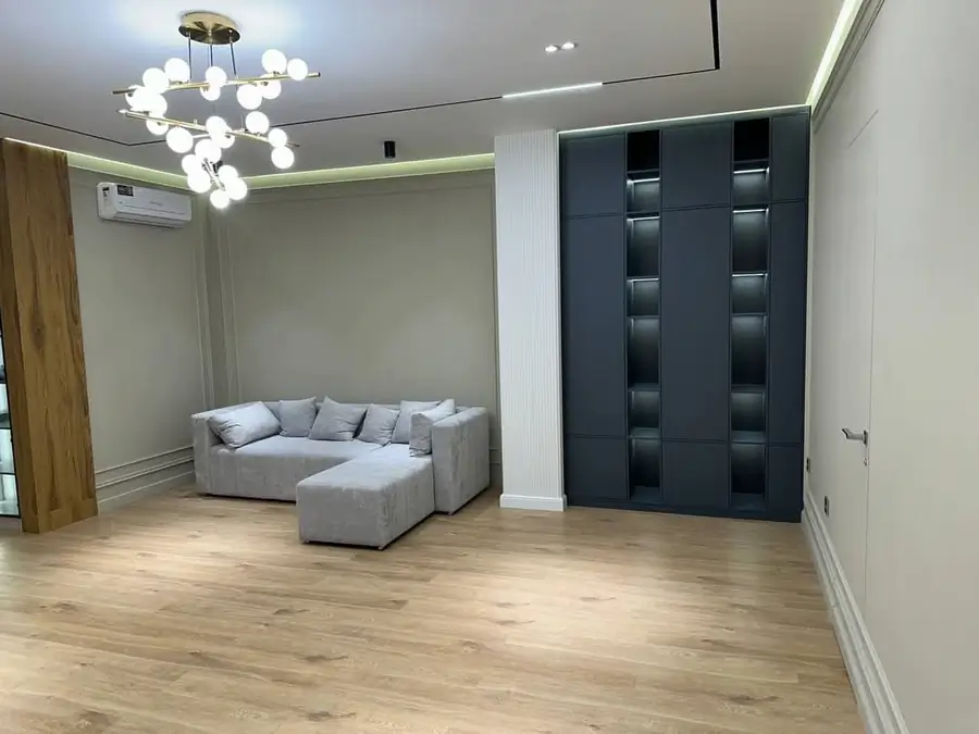 Продается 3-комнатная квартира − 105 м²