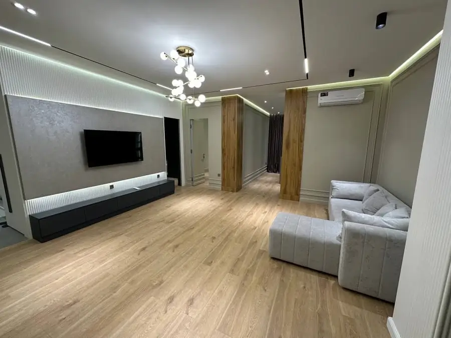 Продается 3-комнатная квартира − 105 м²