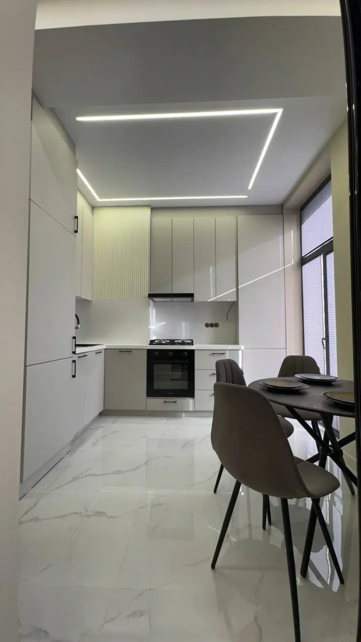 Сдается 2-комнатная квартира − 58 м²