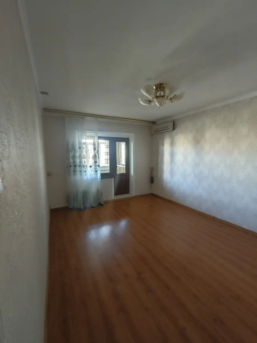 Продается 4-комнатная квартира − 100 м²