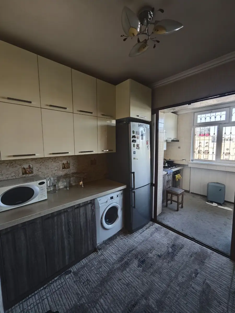 Продается 4-комнатная квартира − 100 м²