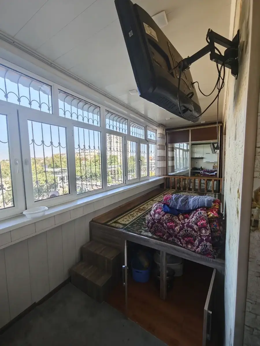 Продается 4-комнатная квартира − 100 м²