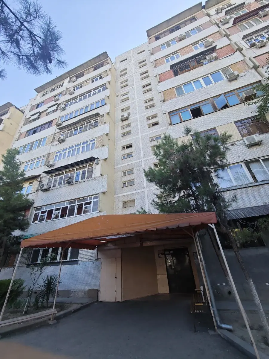 Продается 4-комнатная квартира − 100 м²